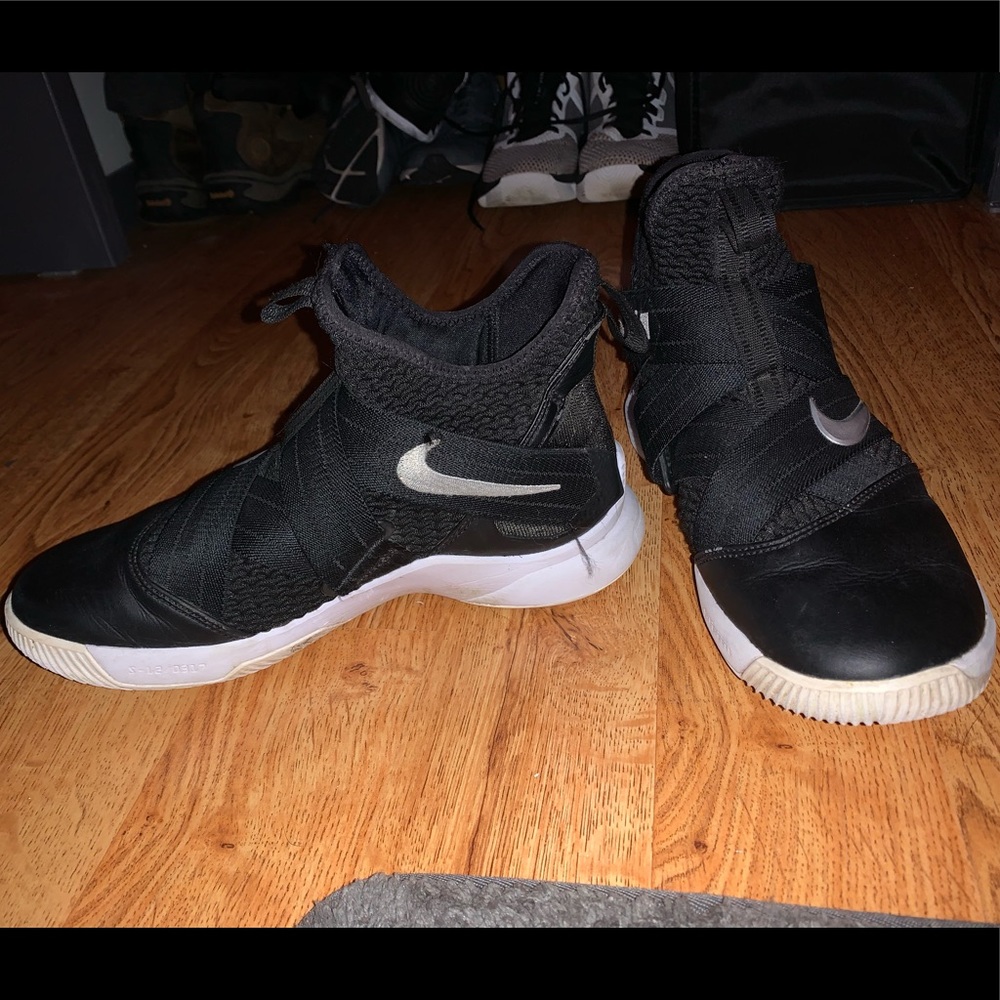 Nike Men’s Lebron Soldier 12